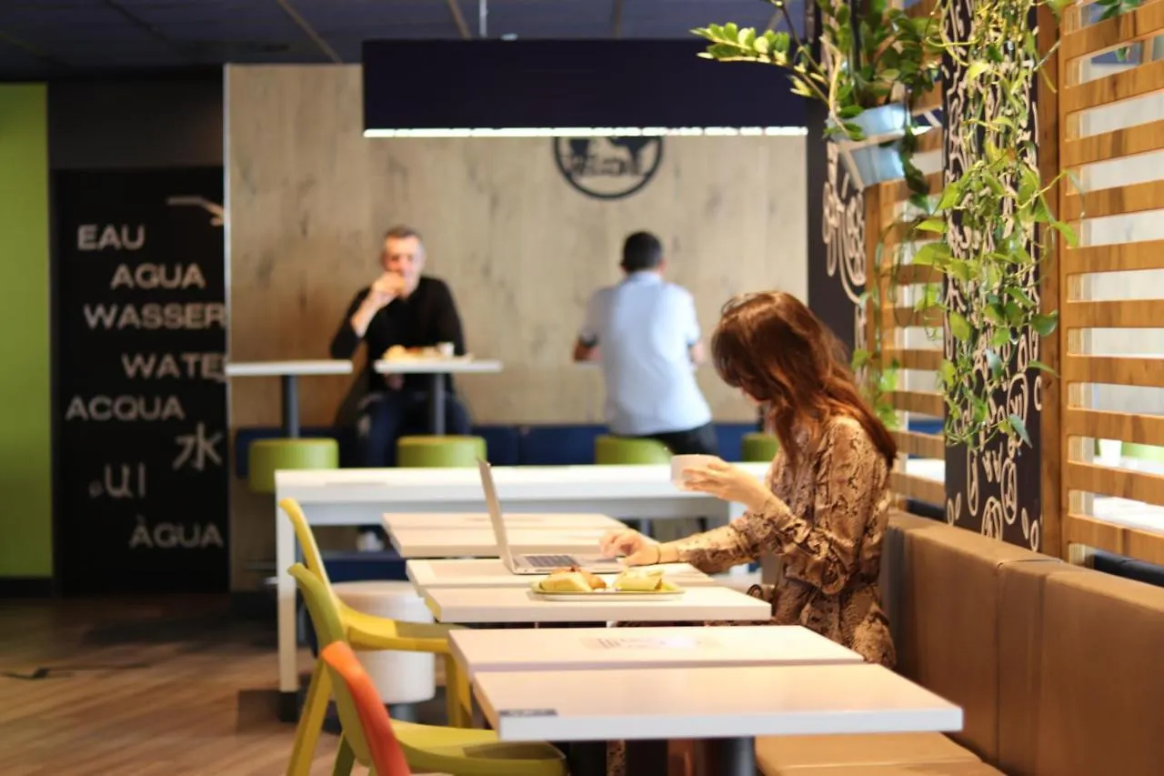 Ibis Budget La 19eme מלון 2*